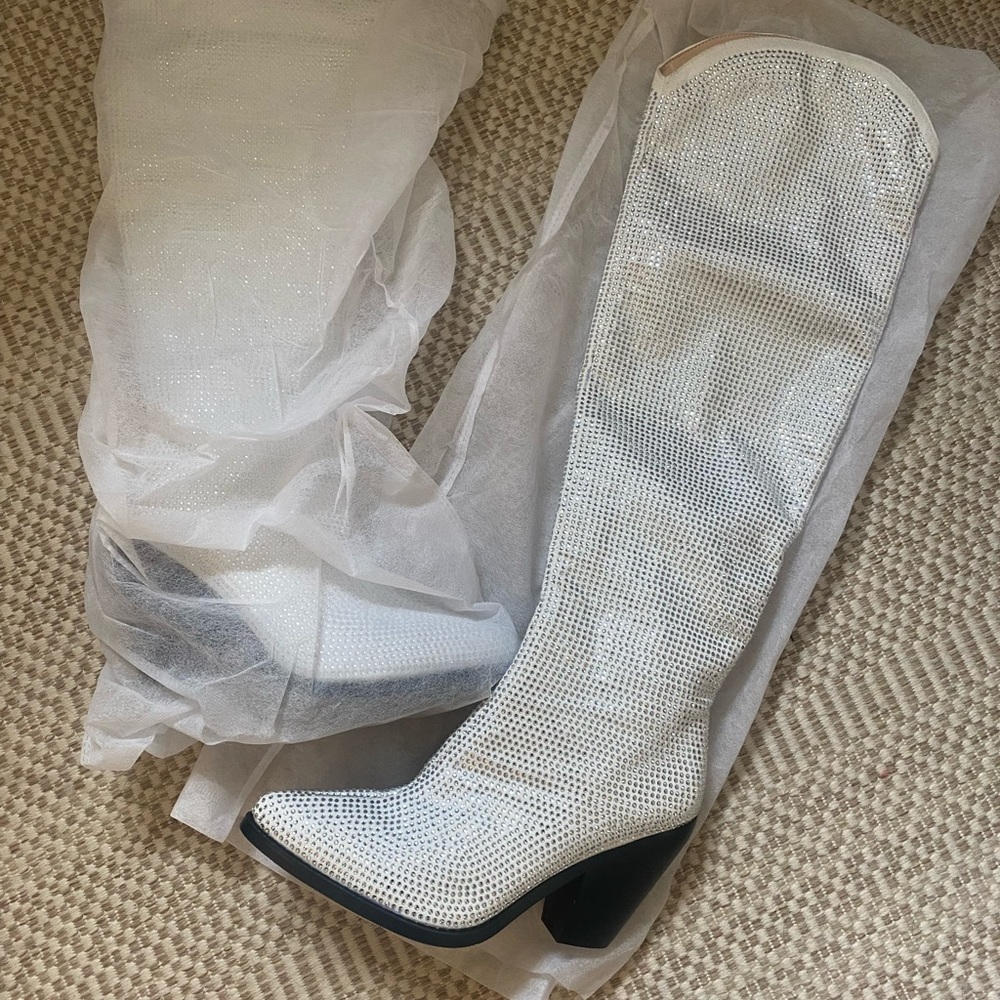 AZALEA WANG BOOTS NWT SIZE 9